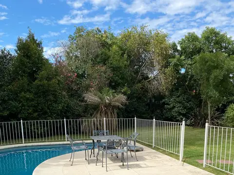 Casa en  venta en Aranjuez Country Club de 6 ambientes con quincho jardin y piscina