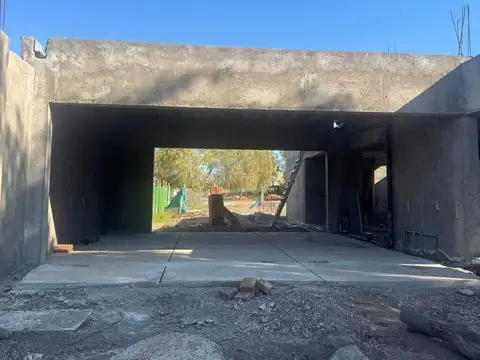 Casa en venta c/ cochera en Lunlunta