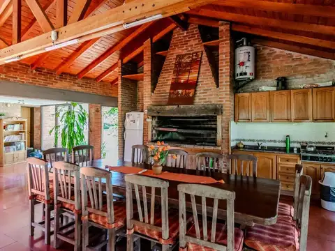 VENTA QUINTA SOBRE LOTE DE 16.000 M2 PILAR