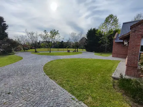 Chacras de Open Door , casa en venta permuto-financio