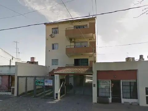EN VENTA EN CASEROS AMPLIO DEPARTAMENTO MONOAMBIENTE EN PLANTA BAJA CFTE. + COCHERA  - 7244