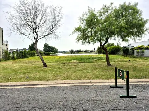 Venta Lote a la Laguna Barrio San Sebastian Area 6