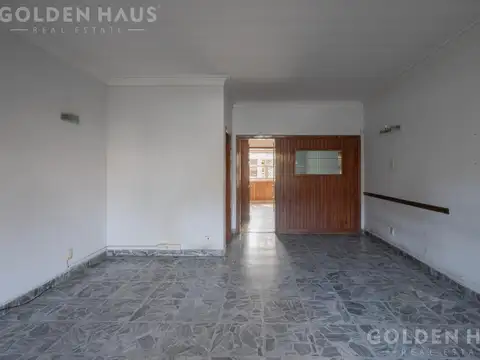 Casa 6 ambientes con 2 baños