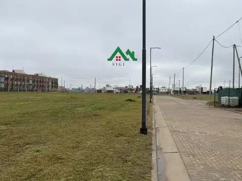 Terreno central apto dúplex con seguridad en Abras de Manantiales