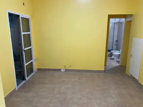 DEPARTAMENTO DE 2 AMB. C/PATIO (S.CABRAL 1200-R.MEJÍA)