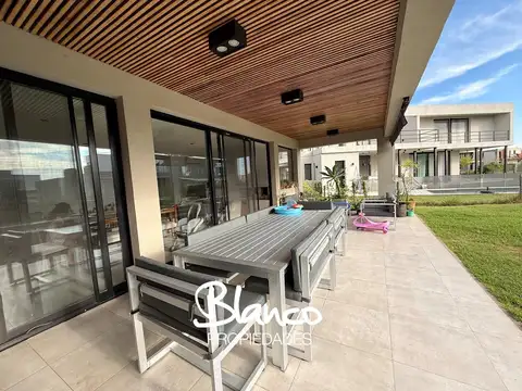 Casa en Venta al Oeste