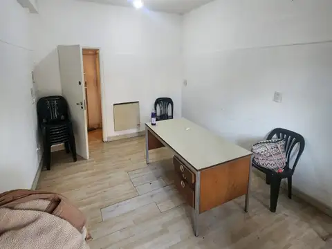 LOCAL 19 M2 CON BAÑO - PERSIANA MALLA ABIERTA -