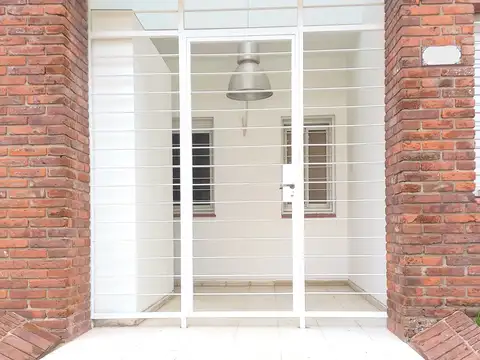 Oficina En Alquiler En San Isidro en Zona Céntrica Y Muy Tranquila De Fácil Estacionamiento A Pasos De Todo , Ubicada En Subsuelo