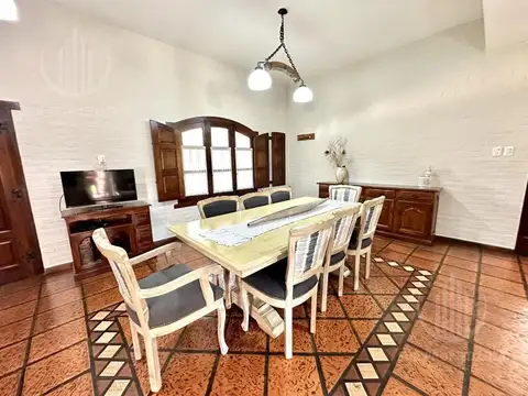 Casa 5 ambientes con 3 baños
