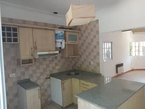 CASA 3 AMBIENTES, MUY BUEN ESTADO Y BUENA ZONA.