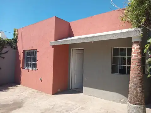 CASA 3 AMBIENTES, MUY BUEN ESTADO Y BUENA ZONA.