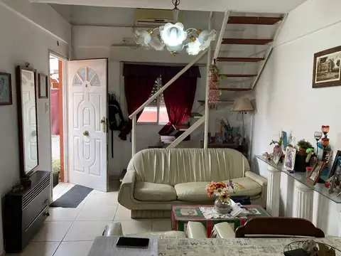 Depto Tipo Casa en Venta de 2 dormitorios