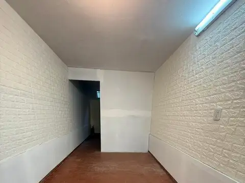 Local en Alquiler en Republica De La Sexta, $ 200.000