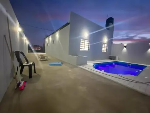 Casa 4 ambientes con 2 baños