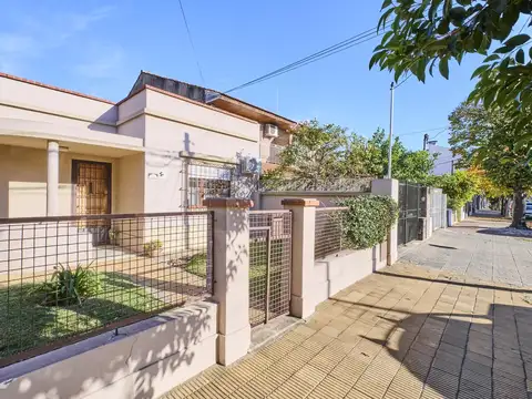 Venta - Casa de 3 Amb. en Beccar con Jardín y garage para dos autos