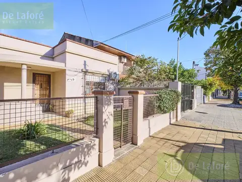 Venta - Casa de 3 Amb. en Beccar con Jardín y garage para dos autos