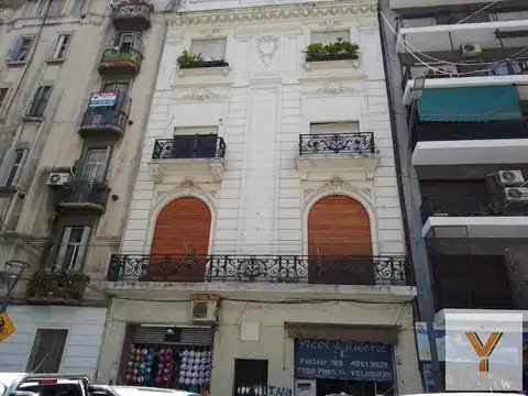 Pasteur e/ Bartolomé Mitre y Teniente General Juan Domingo Perón