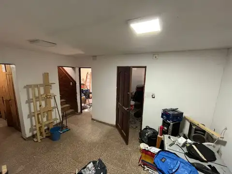 Casa 6 ambientes con 2 baños