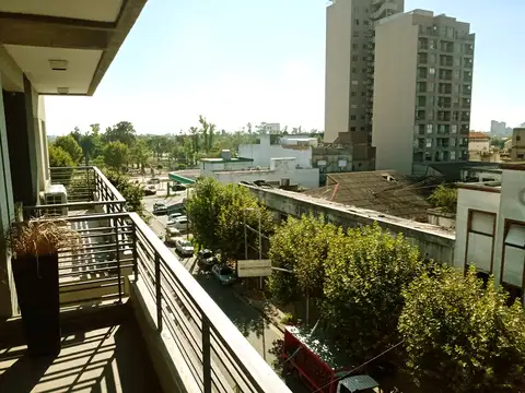 Departamento 3 Ambientes con Balcón al Frente y Cochera – Frente al Parque Domínico