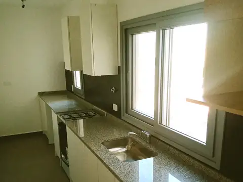 Departamento 3 Ambientes con Balcón al Frente y Cochera – Frente al Parque Domínico