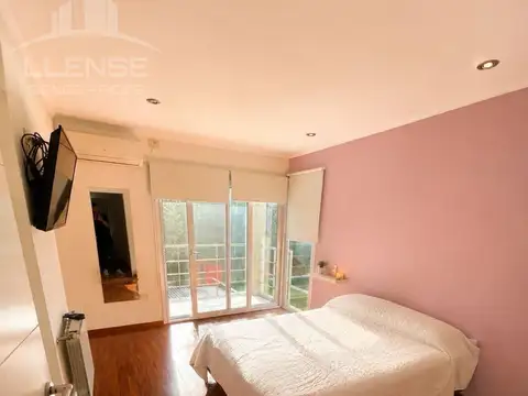Casa en Alquiler con 4 cocheras
