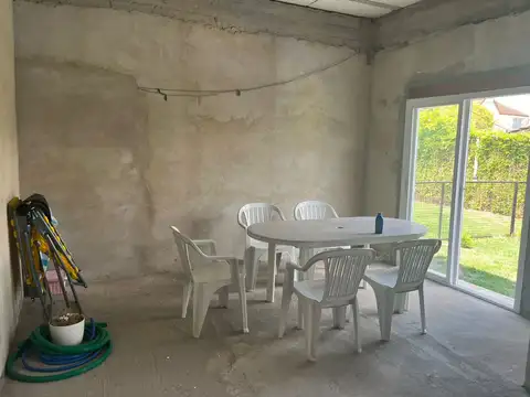 Casa 2 ambientes con 1 baño