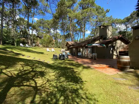 Lindísima casa en el bosque de Carilo, cerca del golf