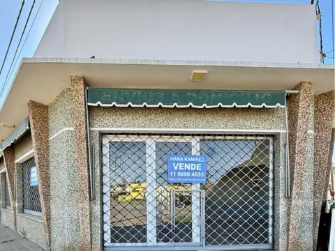 Se vende local comercial con departamento de 2 ambientes en Jauregui, Luján.