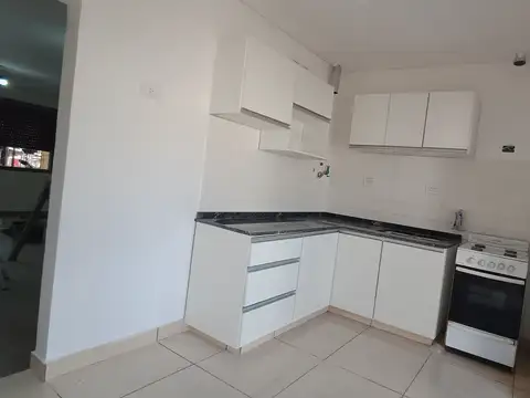 Hermosa casa pleno centro Granadero Baigorria (proceso final de reciclado y renovación completa)