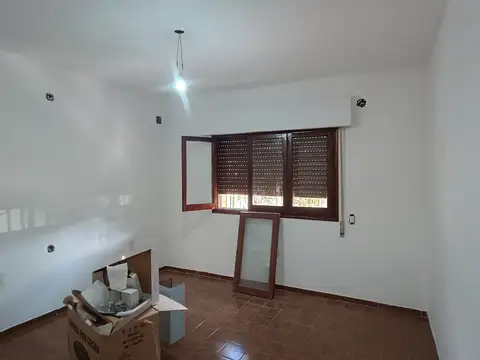 Casa en Alquiler con 2 cocheras
