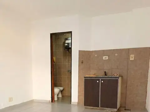 Local en Alquiler en Luis Agote, $ 319.800