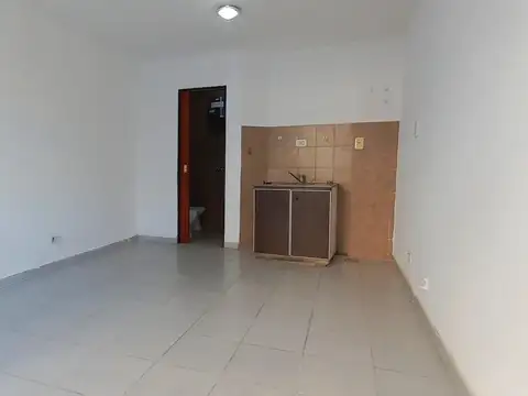 Local en Alquiler en Luis Agote, $ 379.800