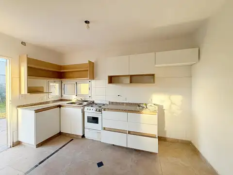 Casa 3 ambientes con 1 baño