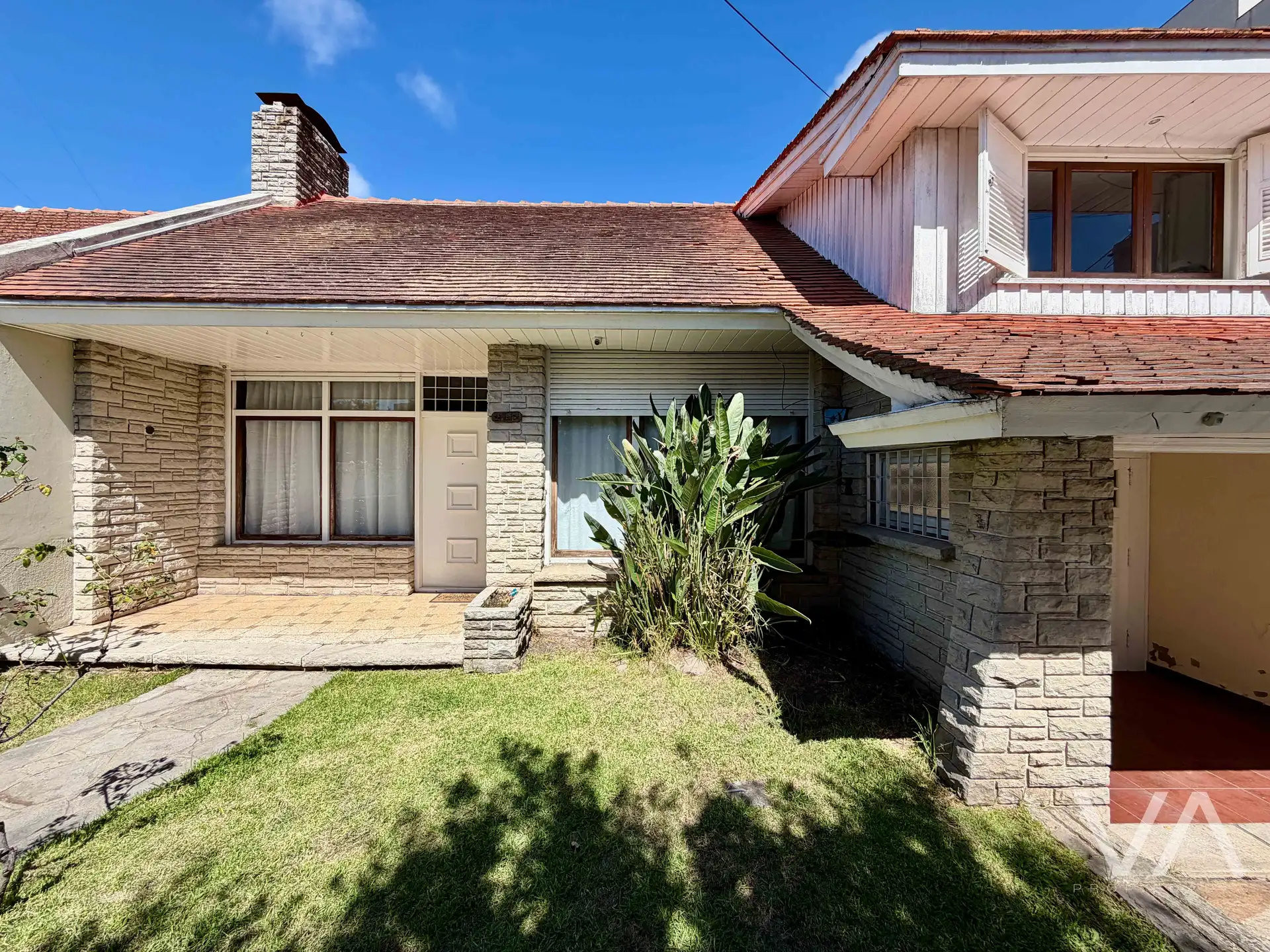 Lote con casa a demoler, 342m² en Chauvin
