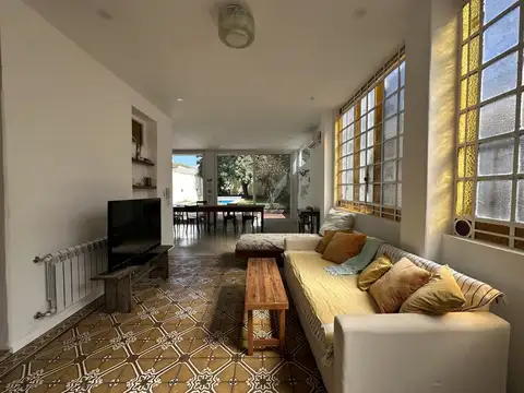 Casa 5 ambientes con 4 baños