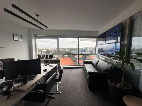 Impecable con vista al río, excelente acceso.