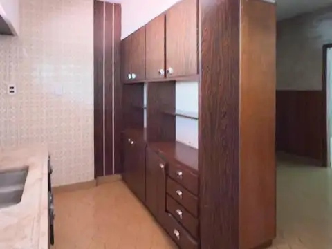 Oficina 5 ambientes con 2 baños