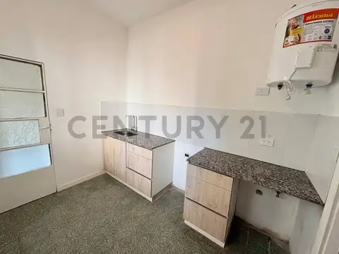 VENTA DEPARTAMENTO 4 AMBIENTES CASTELAR CENTRO CON BALCON