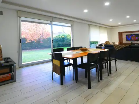 Casa 5 ambientes con 3 baños