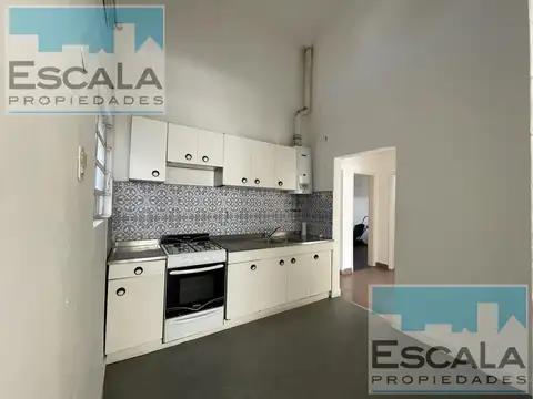 CASA DE 3 DORM CON COCHERA, JARDIN Y QUINCHO EN VENTA