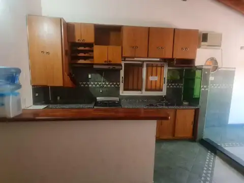 Casa en Alquiler en Castelar Sur, $ 1.300.000