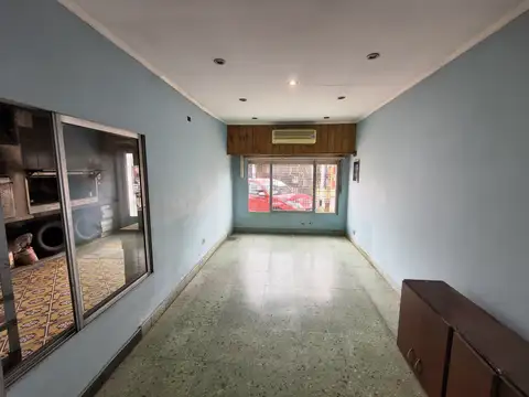 CASA DE 4 AMBIENTES CON COCHERA, PATIO Y TERRAZA EN SARANDÍ
