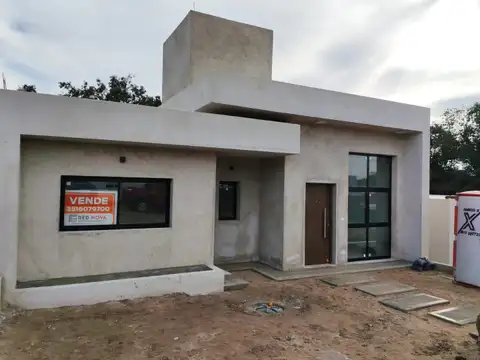 Casa 3 ambientes con 2 baños