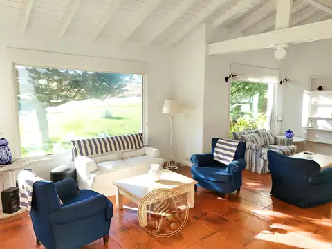 Venta casa Pinamar Barrio Lasalle 2 cuadras del mar
