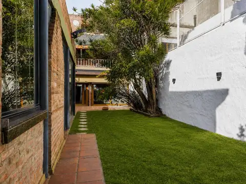 Casa 7 ambientes con 4 baños