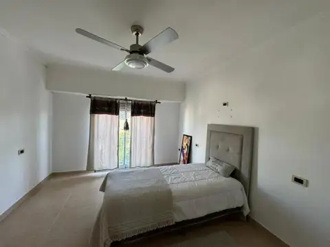Casa 6 ambientes con 2 baños