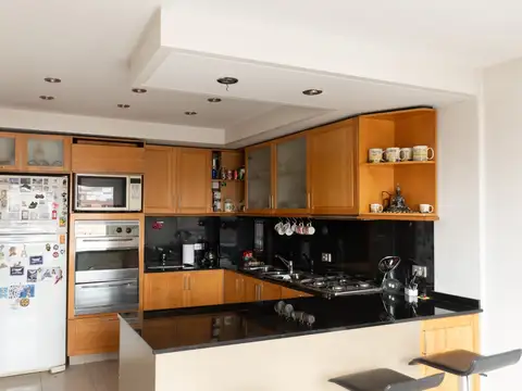 EXCELENTE PISO CON COCHERA EN QUILMES CENTRO