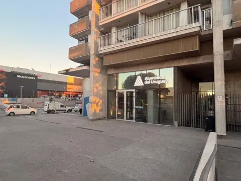 VENTA LOCAL CON RENTA SOBRE AV ITALIA 