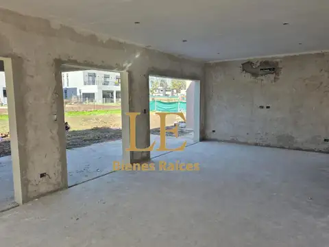 Casa en Venta con 3 cocheras