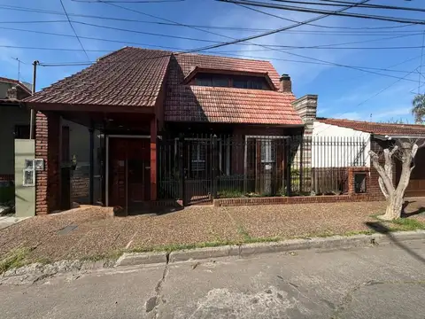 CASA EN VENTA 4 AMBIENTES - CASTELAR SUR